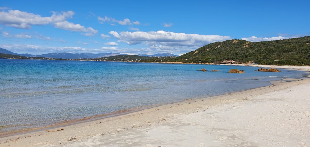 Une plage digne des Caraïbes, la plage d'Argent offre une cadre paradisiaque pour les visiteurs estivaux de l'île.