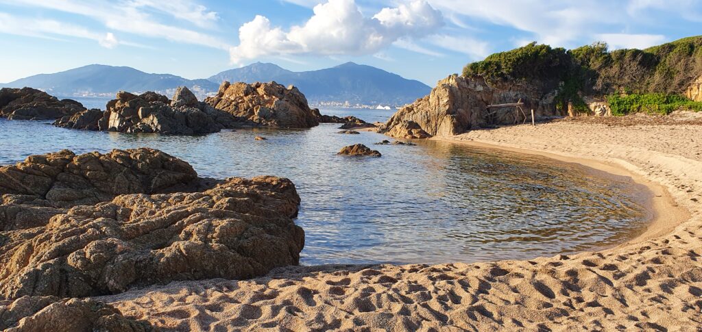 Crique paisible à la plage de Capitello.