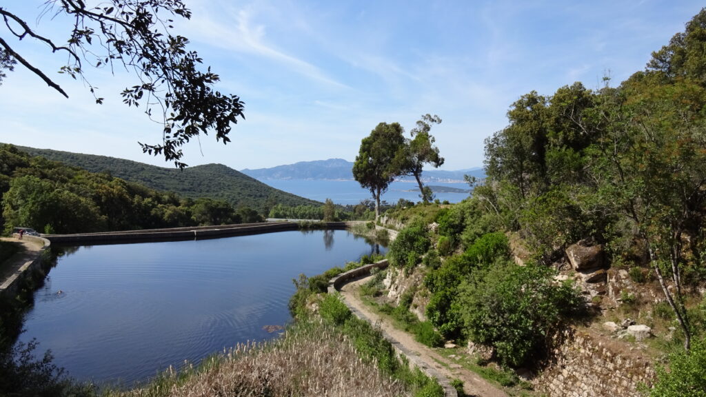 Pittoresque barrage de Coti Chiavari sur les hauteurs du pénitencier.