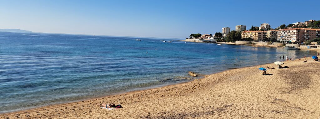 Plage Arinella-Trottel proche du centre-ville d'Ajaccio.